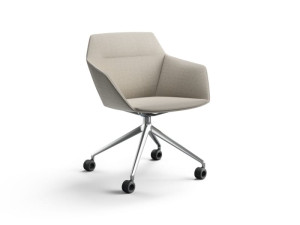 Мягкое тканевое кресло с колесами и подлокотниками