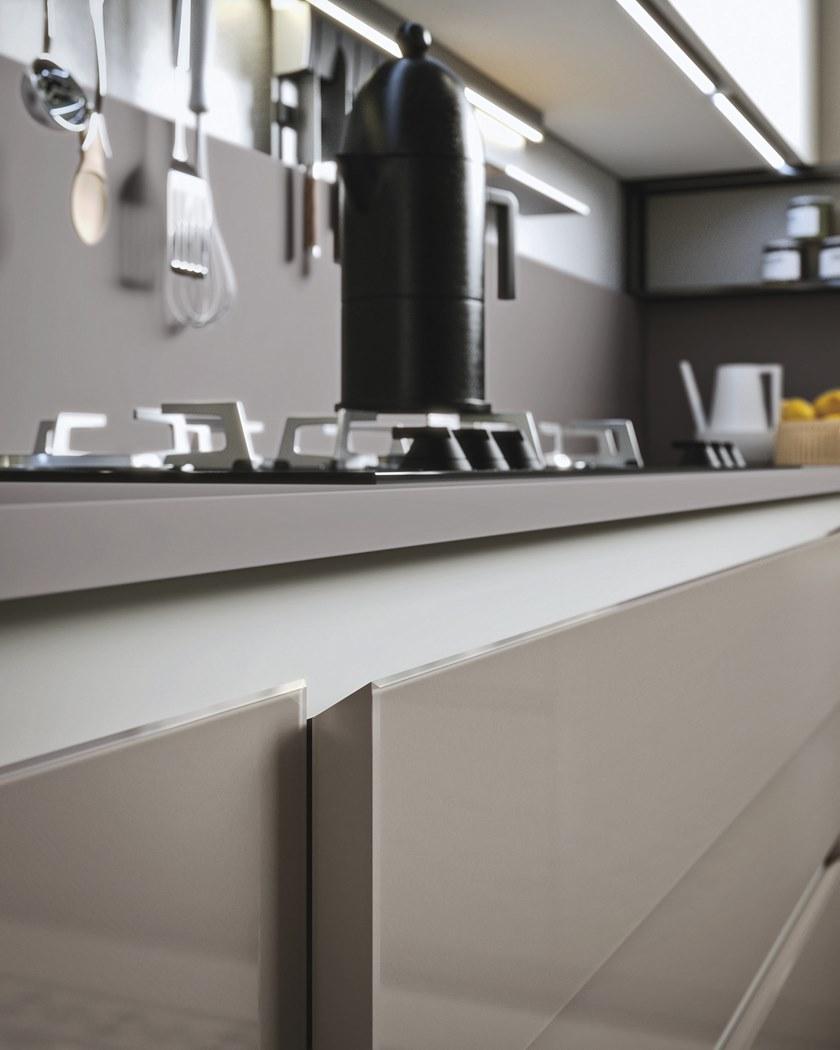 Alta Cucine Лакированная линейная кухня из дерева и стекла Sistema 22 sun-id-1400072 - Вид №6