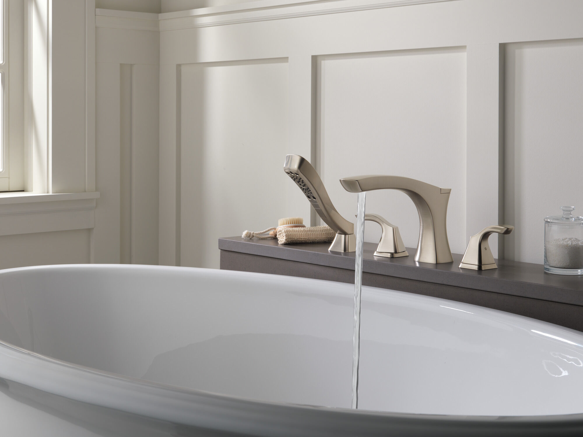 T4752-SS Римская ванна с ручным душем Delta Faucet Tesla Нержавеющая сталь - Вид №2