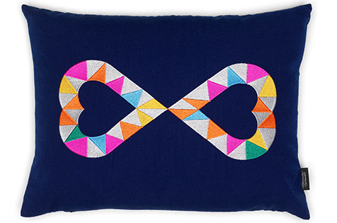 VITRA Вышитые подушки - Двойное сердце 2, синие Alexander Girard, 1952 Vitraglobal sun-id-1986416