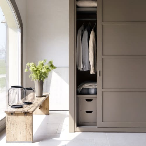 Шкаф из массива дерева с раздвижными дверями Devina Nais ARCH-00068345 - Вид №4