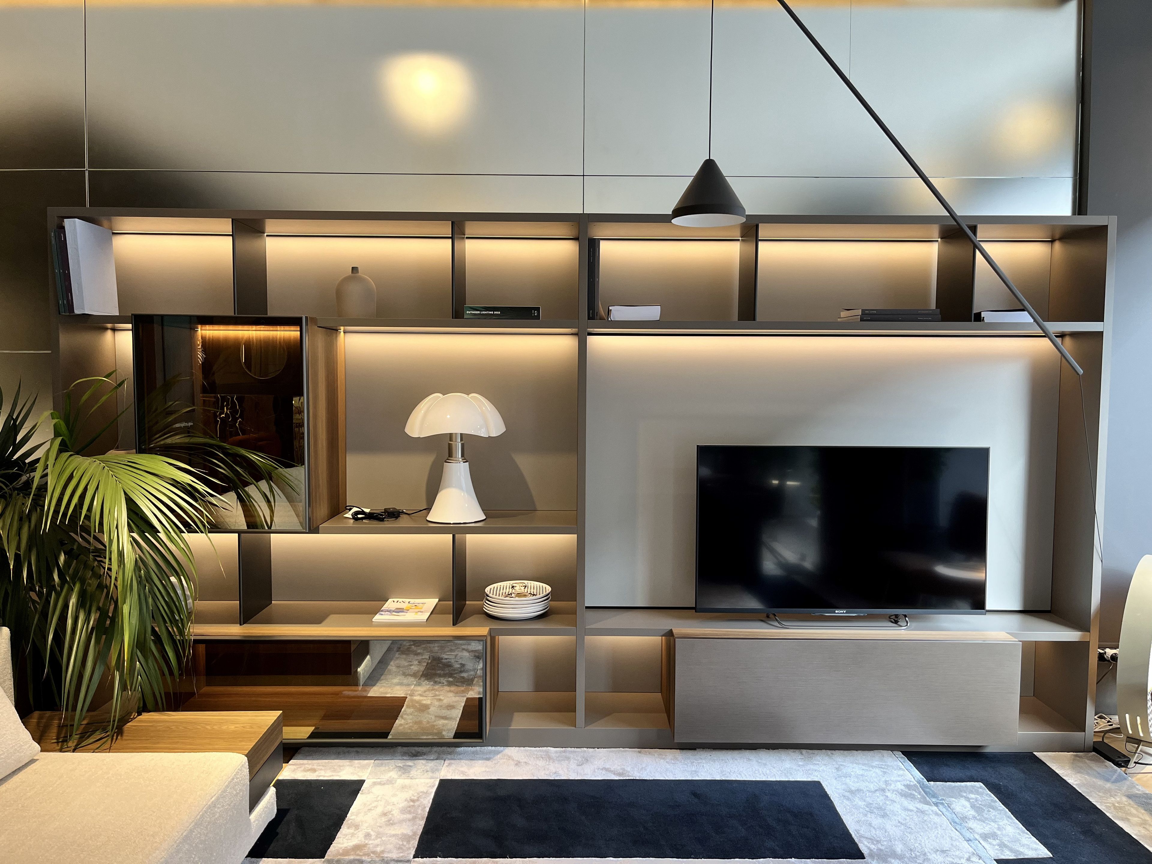 Оборудованная стена с ТВ-стойкой со встроенным освещением In Stock Molteni ARCH-00138975 - Вид №1