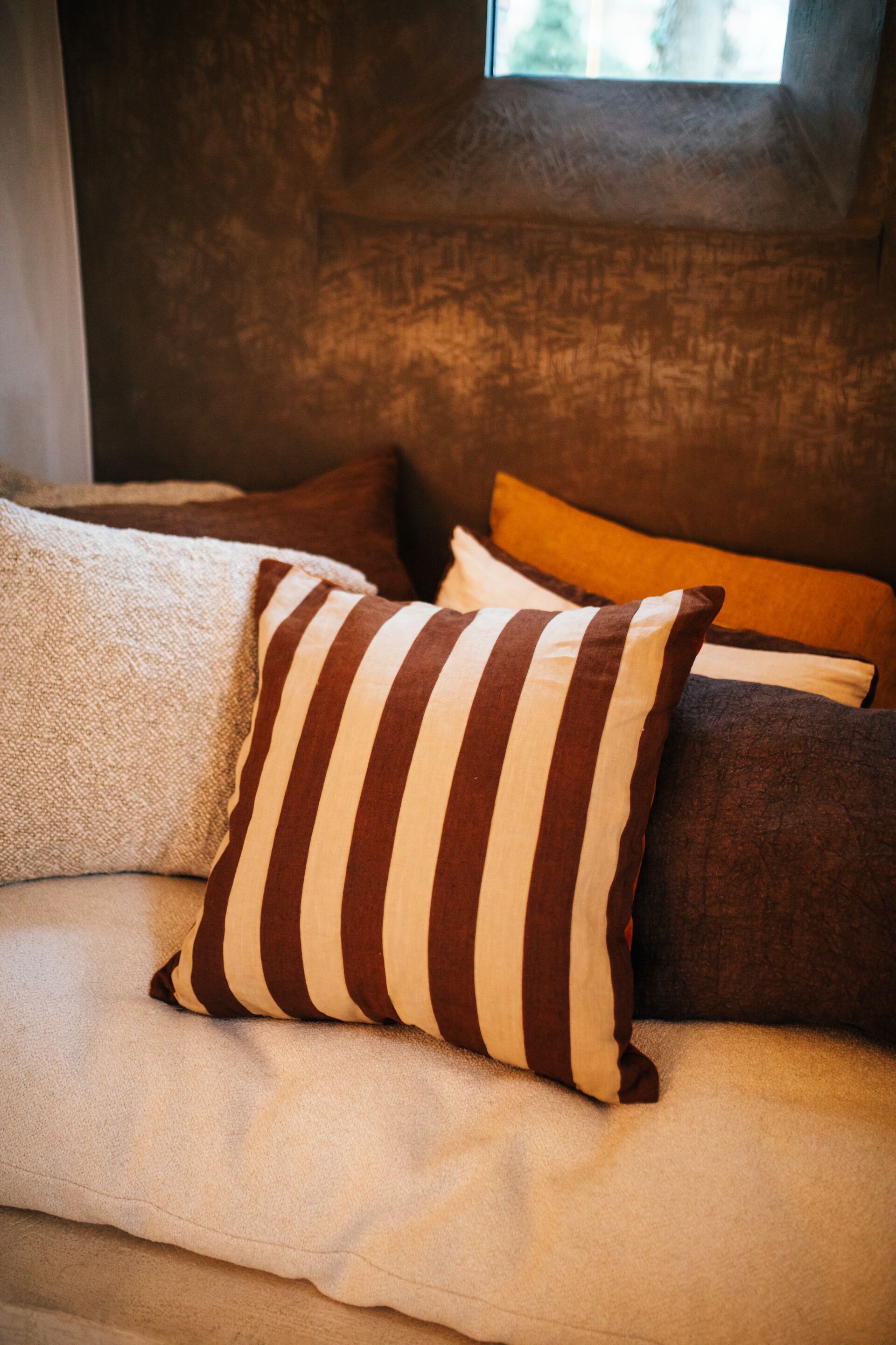 Льняная квадратная полосатая подушка POMAX WILDLIFE ARCH-00034736 - Вид №4