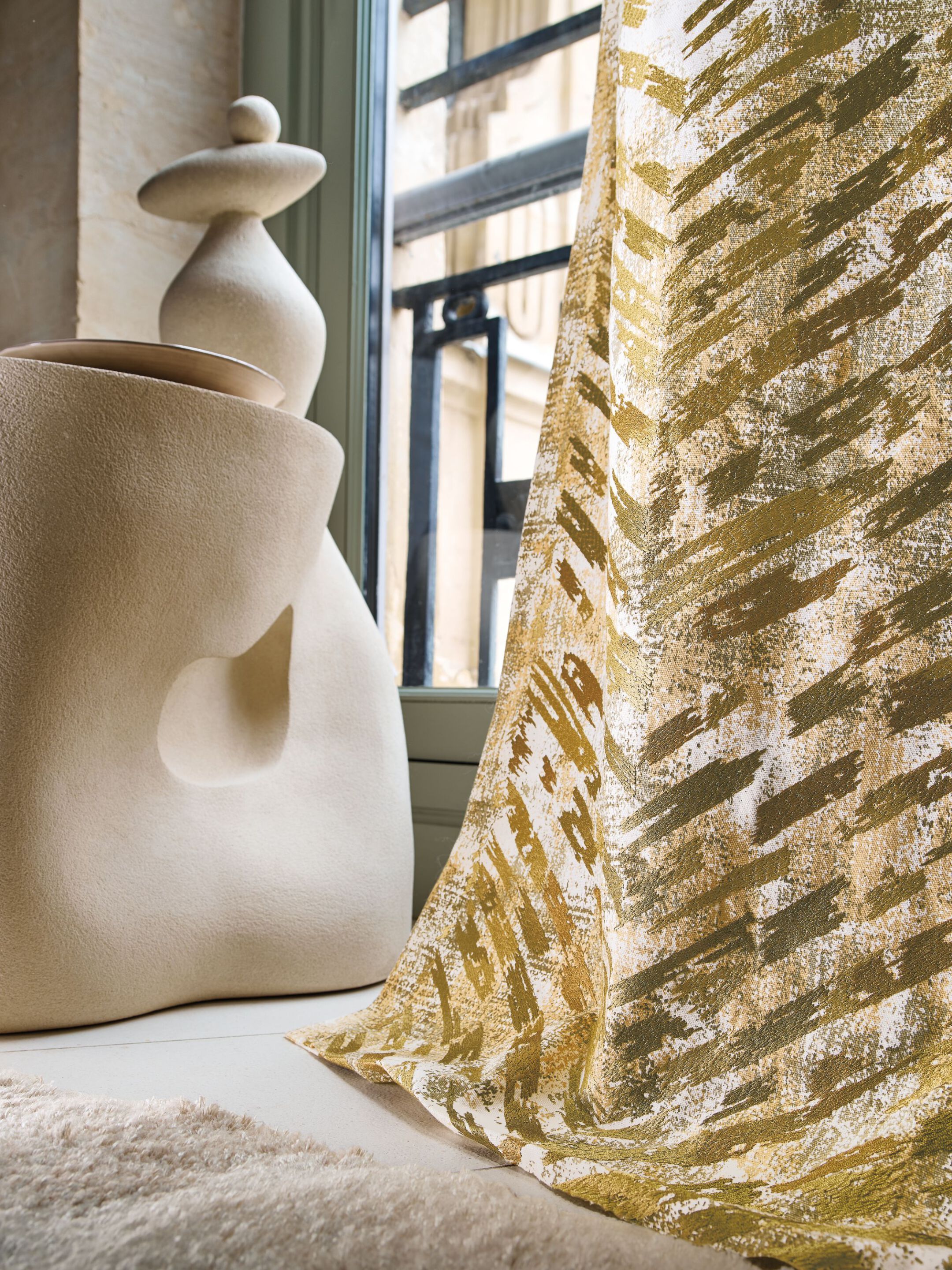 Хлопчатобумажная вышитая ткань для штор с графическим рисунком Casamance Parade ARCH-00009849