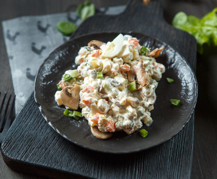 7900 Салат "Столичный" с жареными шампиньонами Вкусляндия  - Вид №1