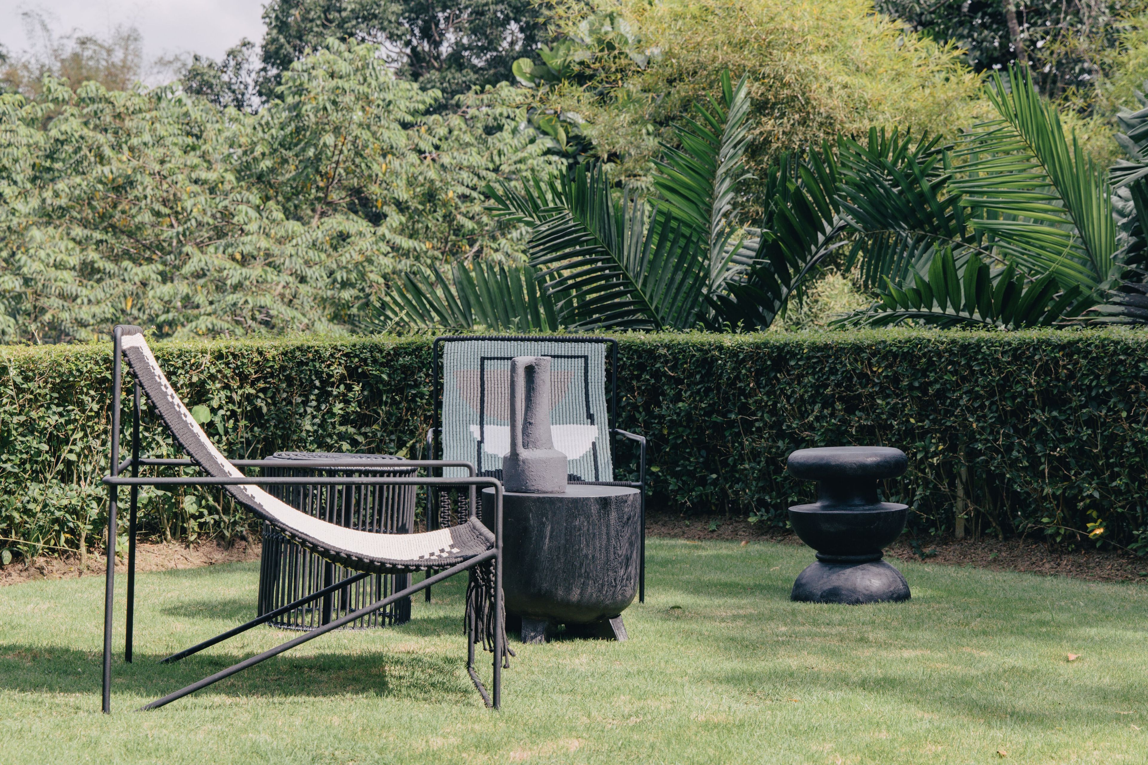 Низкий стул / круглый журнальный столик из дерева Suar cbdesign деревенский стул ARCH-00126994 - Вид №3