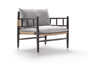 Кресло из массива дерева и речной соломы