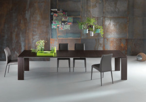 Деревянный выдвижной стол