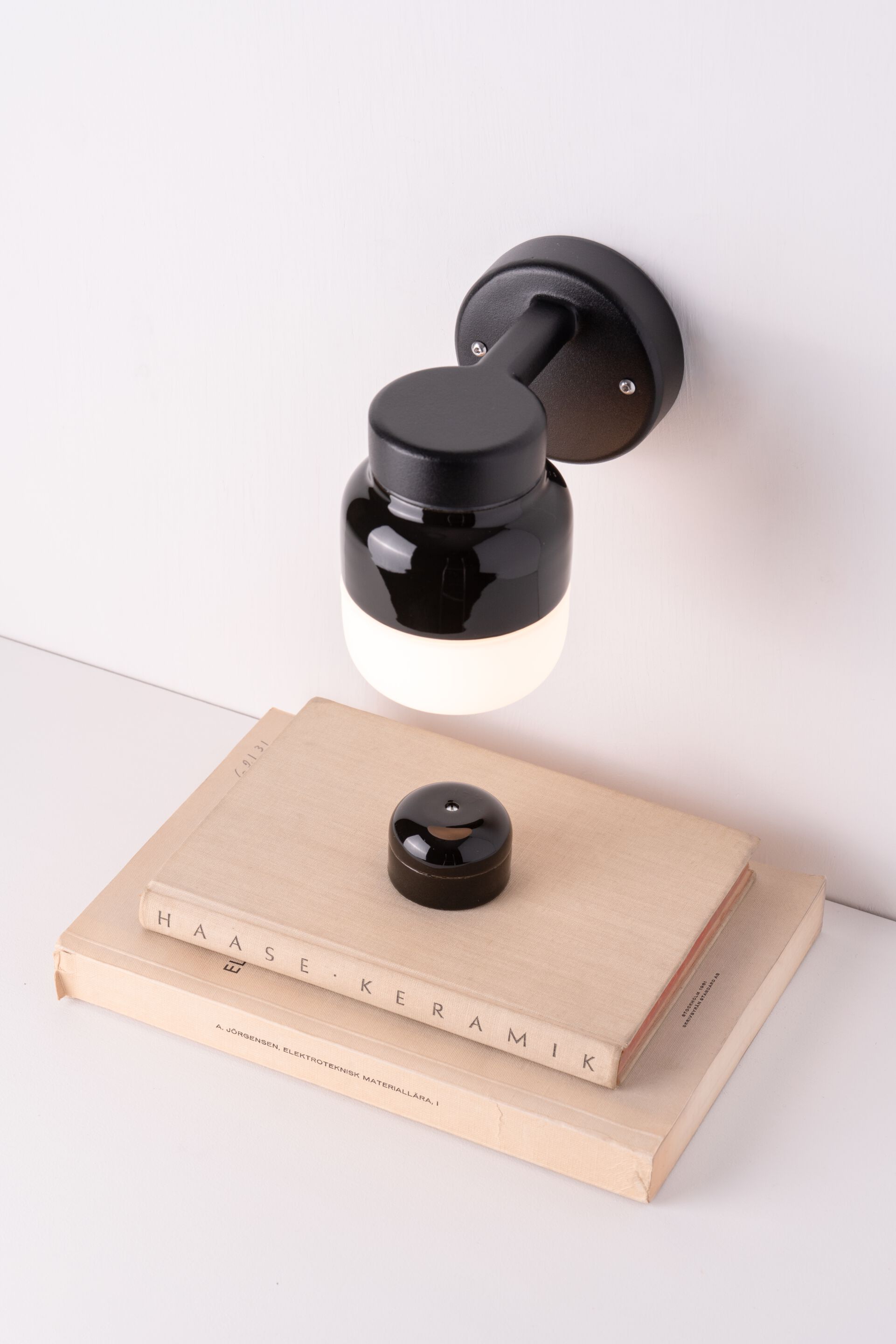 Матовый и фарфоровый стеклянный настенный светильник Ifö Electric Ohm ARCH-00050049 - Вид №6