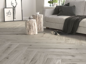 Пол из керамогранита под дерево