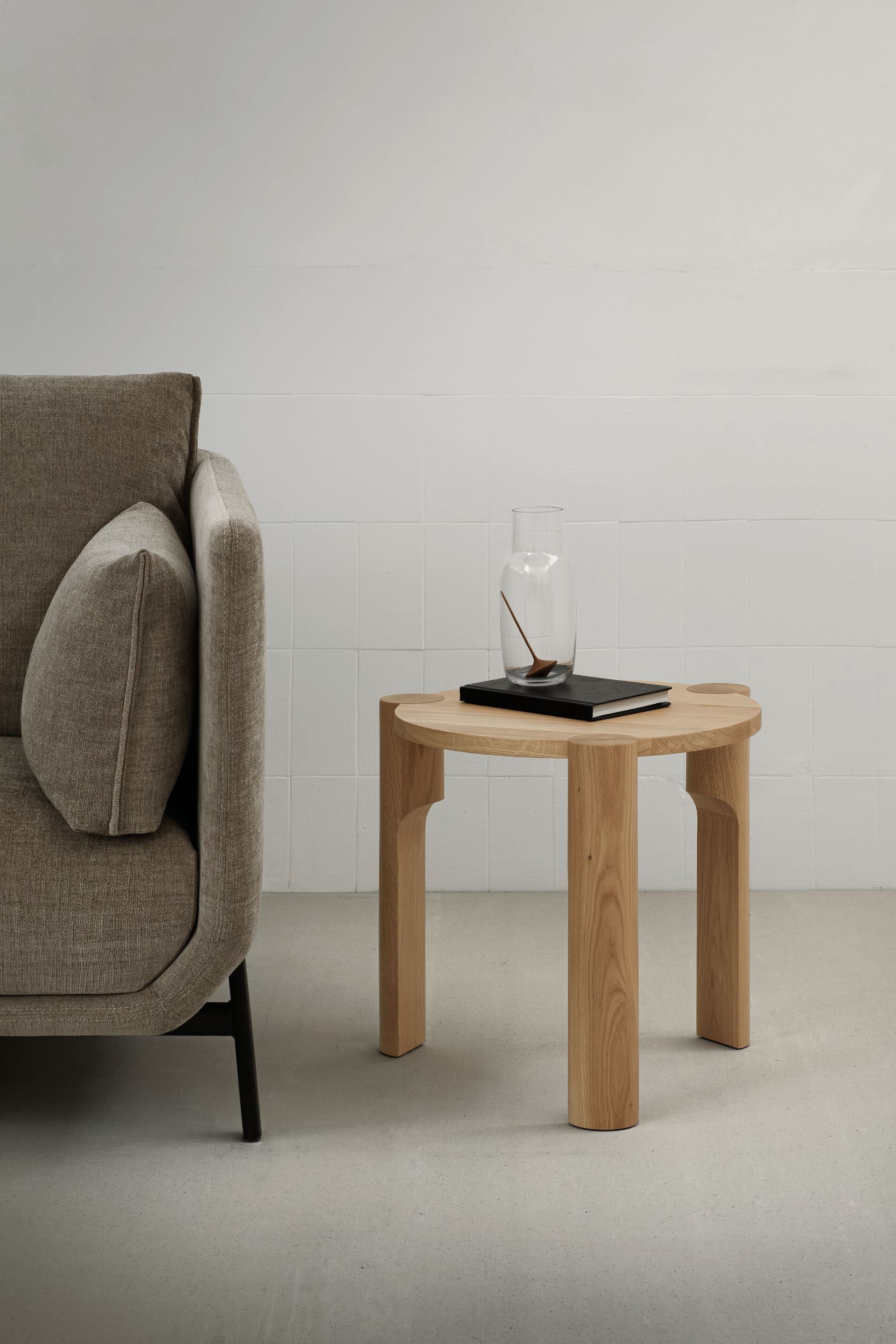 Круглый деревянный журнальный столик Omelette Editions Domus ARCH-00053734 - Вид №4