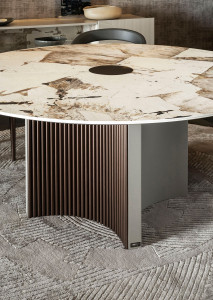 Круглый обеденный стол