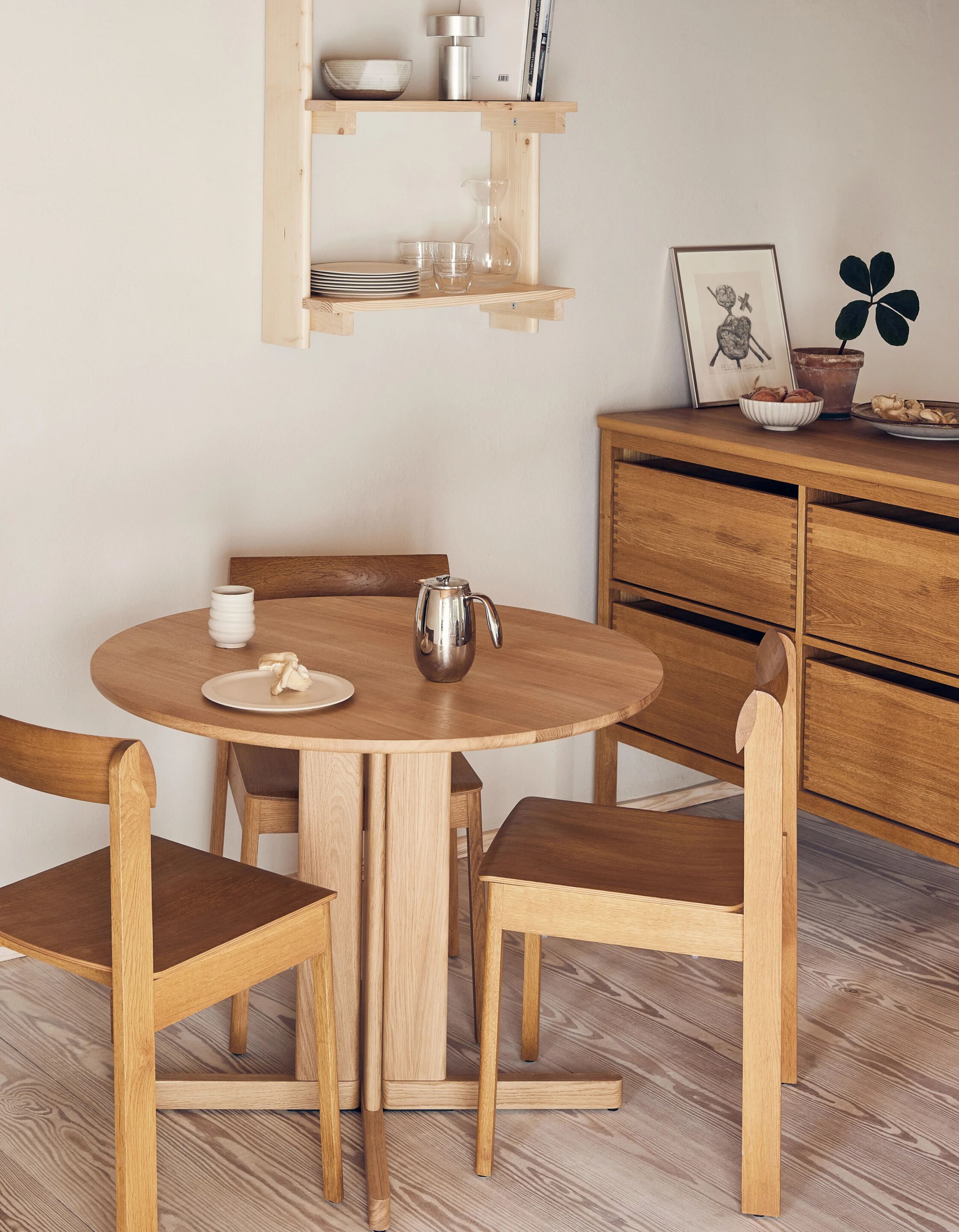 Круглый стол из дуба со спицами Form & Refine Trefoil ARCH-00080822 - Вид №4