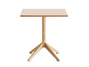 Квадратный стол из дерева