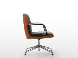 Офисное кресло с 4 спицами