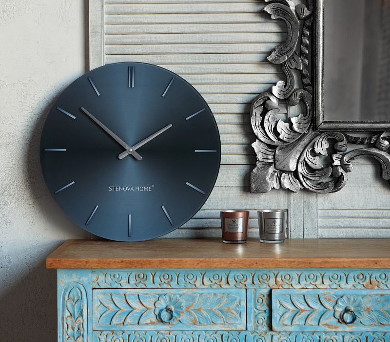 Современные интерьерные часы, выполненные из закаленного стекла.Большой циферблат имеет диаметр 50 см и толщину 4 мм. Основное изображение нанесено на оборотную сторону циферблата светостойкими чернилами, часовые засечки нанесены по внешней стороне циферб Victoria Stenova 419272 - Вид №1