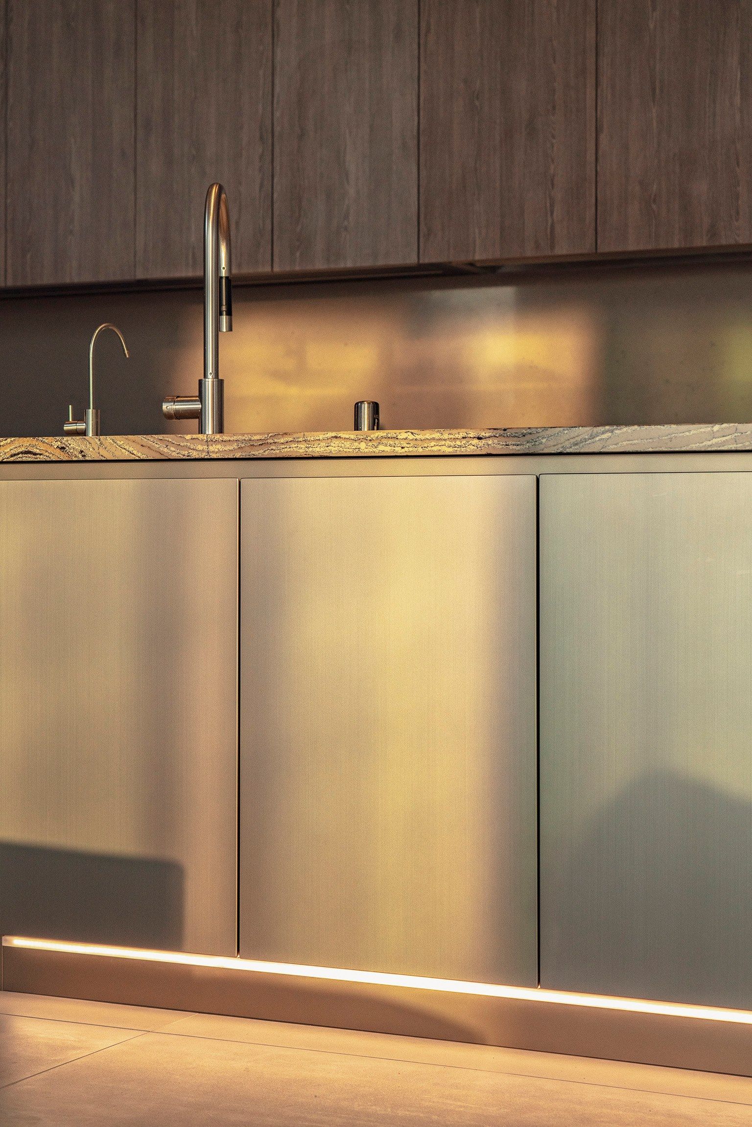 Двусторонняя линейная кухня с островом и соседним столом TM Italia Cucine ARCH-00018862 - Вид №4