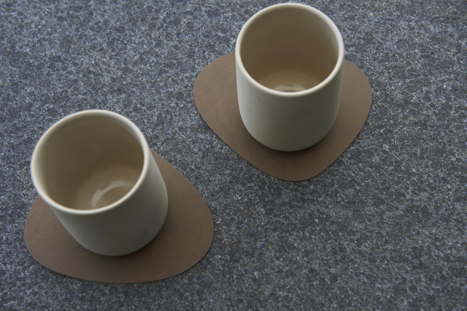 981184 NUPO brown подстаканник фигурный 11x13 см, толщина 1,6 мм;LIND DNA  - Вид №1