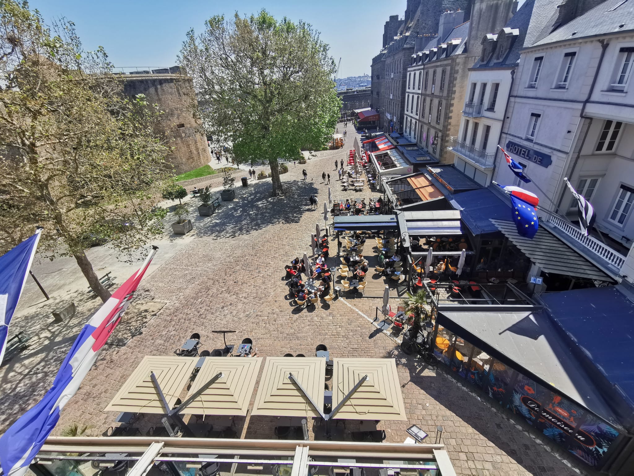 Поворотный зонтик в ироко Gardenart GIGLIO ARCH-00073757 - Вид №2