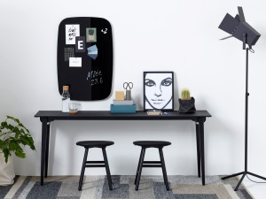 Деревянный низкий стул