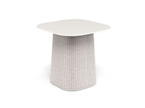 Квадратный журнальный столик из синтетической веревки и алюминиевого верха