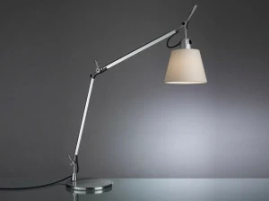 Artemide Настольная лампа из пергаментной бумаги Tolomeo 0947010a