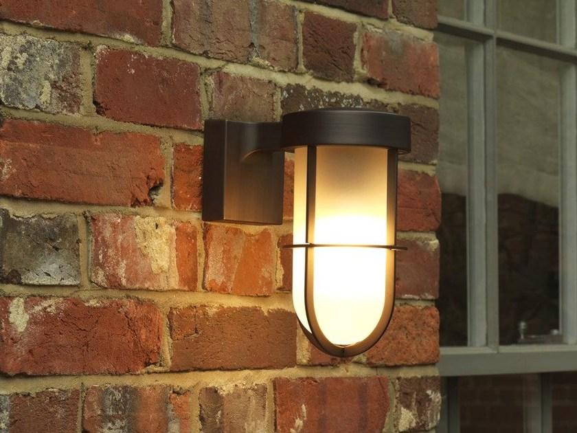 Astro Lighting Бра для улицы с прямым светом из сатинированного стекла Cabin 7849 - Вид №1