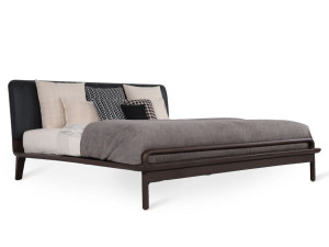 Кровать размера "king-size" из массива дерева с мягким изголовьем