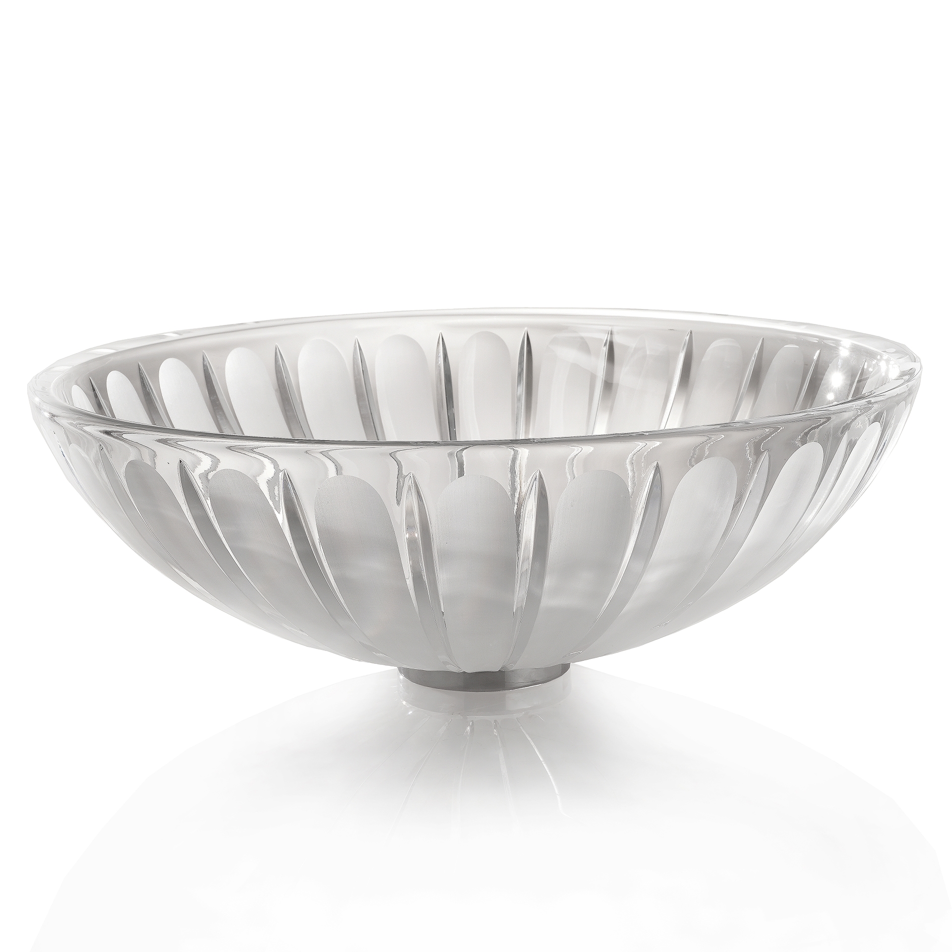 MB11 3SC Умывальник из хрусталя 24% Pbo, выгравированный полностью вручную. Гравюры Classico, Visù Lucido и Costa Opaca. Размеры: Диаметр см. 43 — ч. см. 15 Умывальник поставляется с латунным основанием и латунным сливом, доступным в 24 вариантах отделки Treesseci 3SC