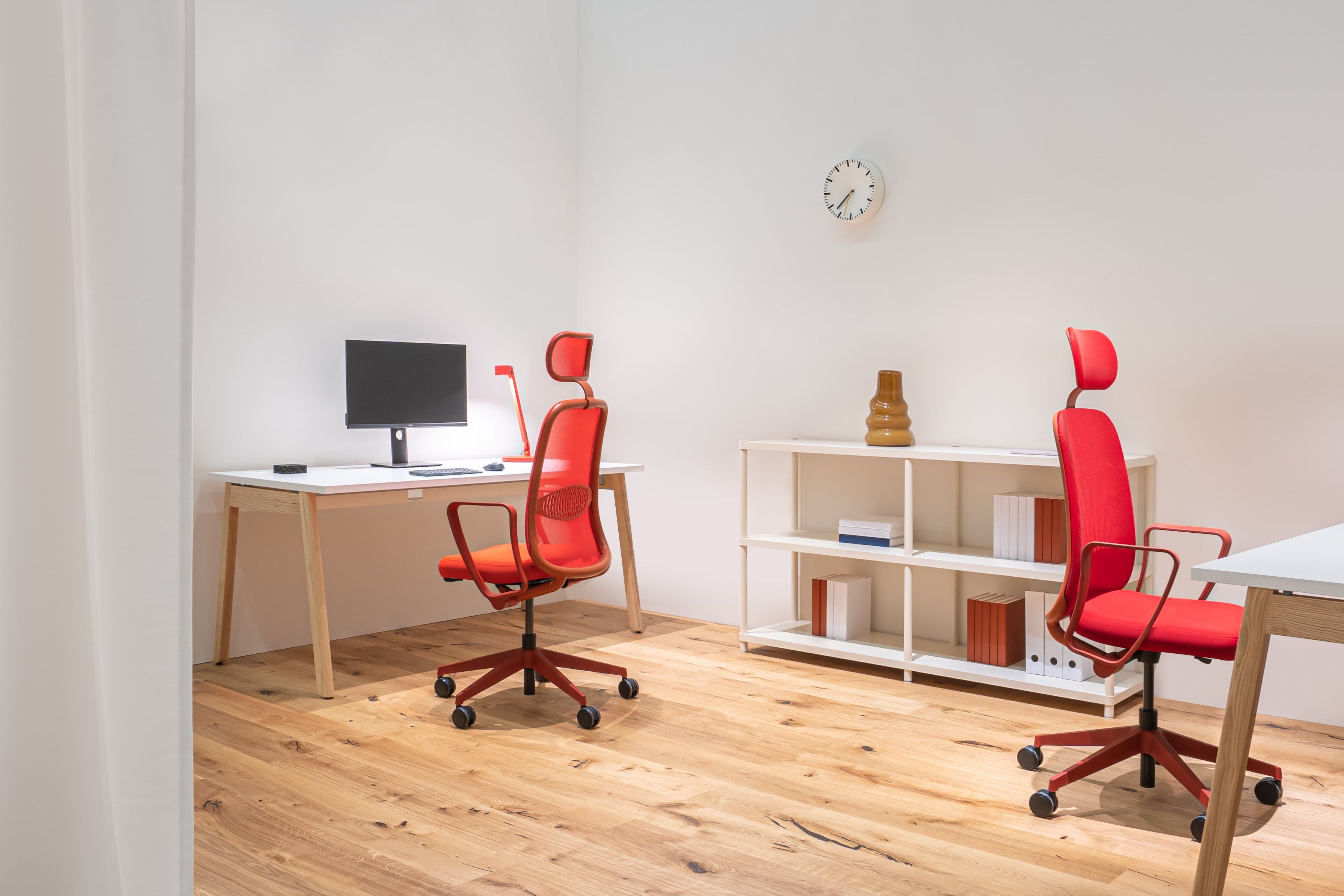 Тканевый поворотный офисный стул с подголовником MDD HI DRIVE ARCH-00116456 - Вид №4