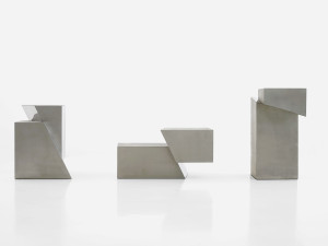 Низкий журнальный столик из нержавеющей стали