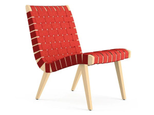 Деревянное кресло и хлопковые полосы