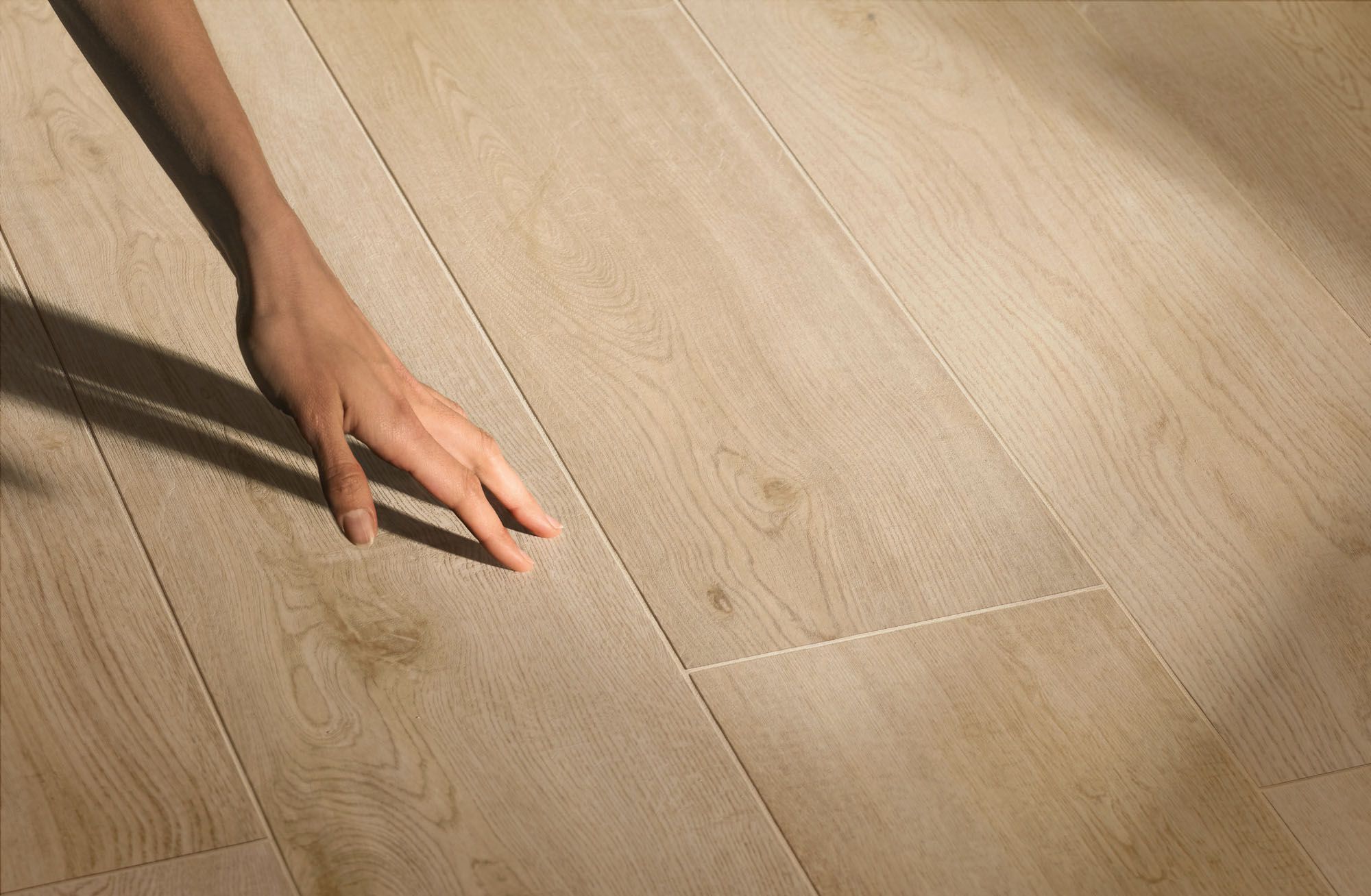 Напольное покрытие из керамогранита в помещении и на открытом воздухе с эффектом дерева Ceramiche Caesar Rever ARCH-00143731 - Вид №1