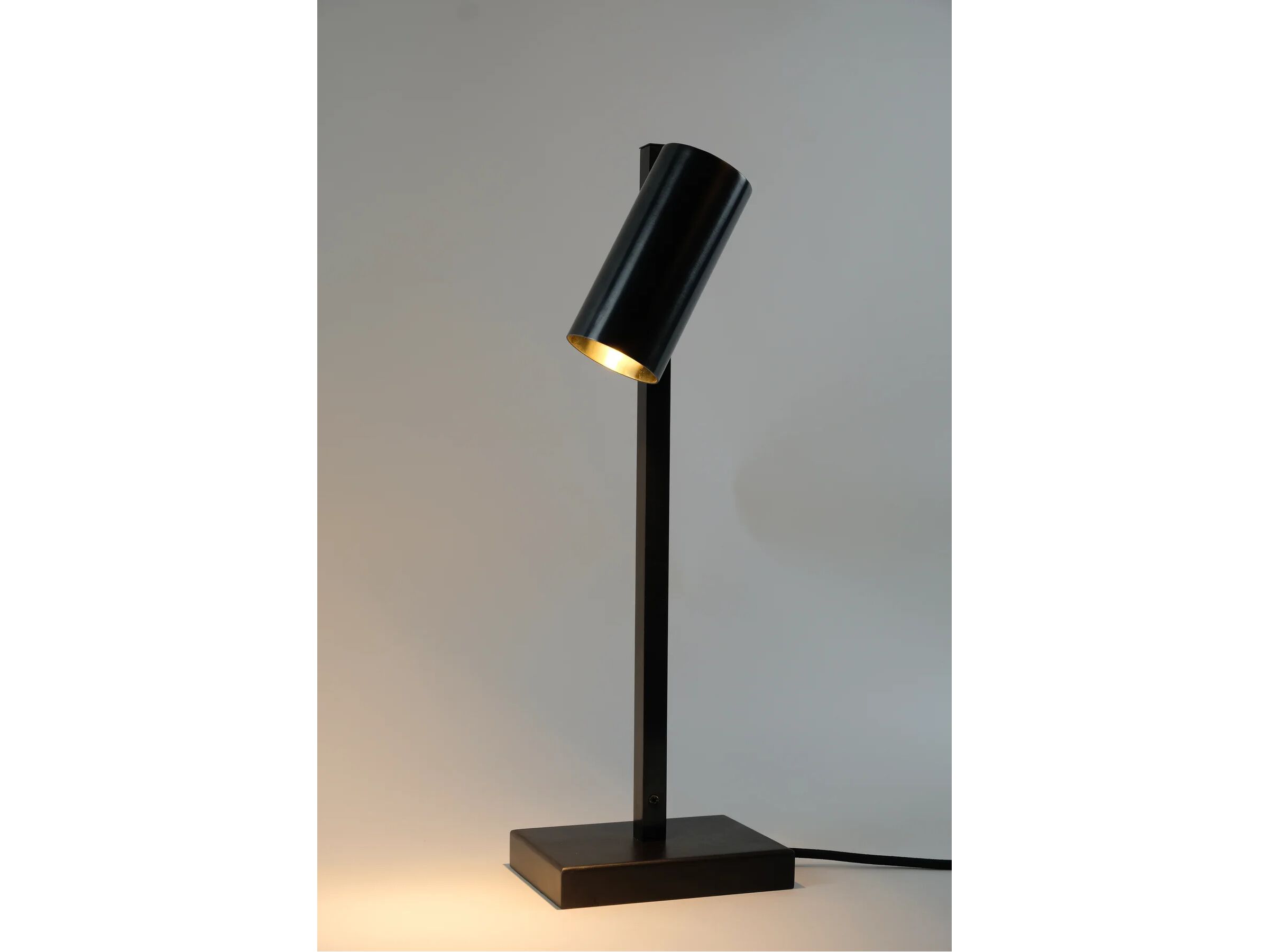 Регулируемая латунная настольная лампа Authentage Lighting Tubelum ARCH-00101886 - Вид №1