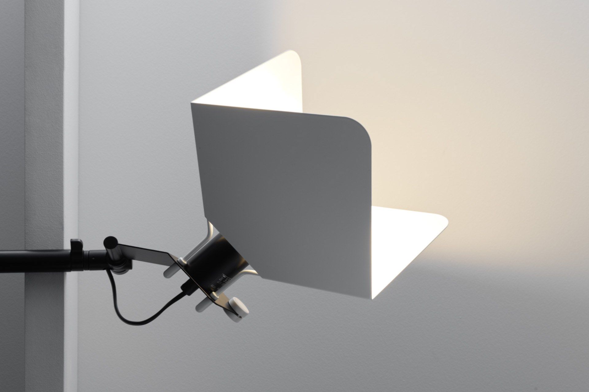 Железная настольная лампа с зажимом Stilnovo Триэдр ARCH-00059519 - Вид №3
