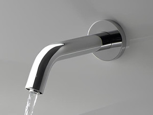 Электронный настенный смеситель для раковины