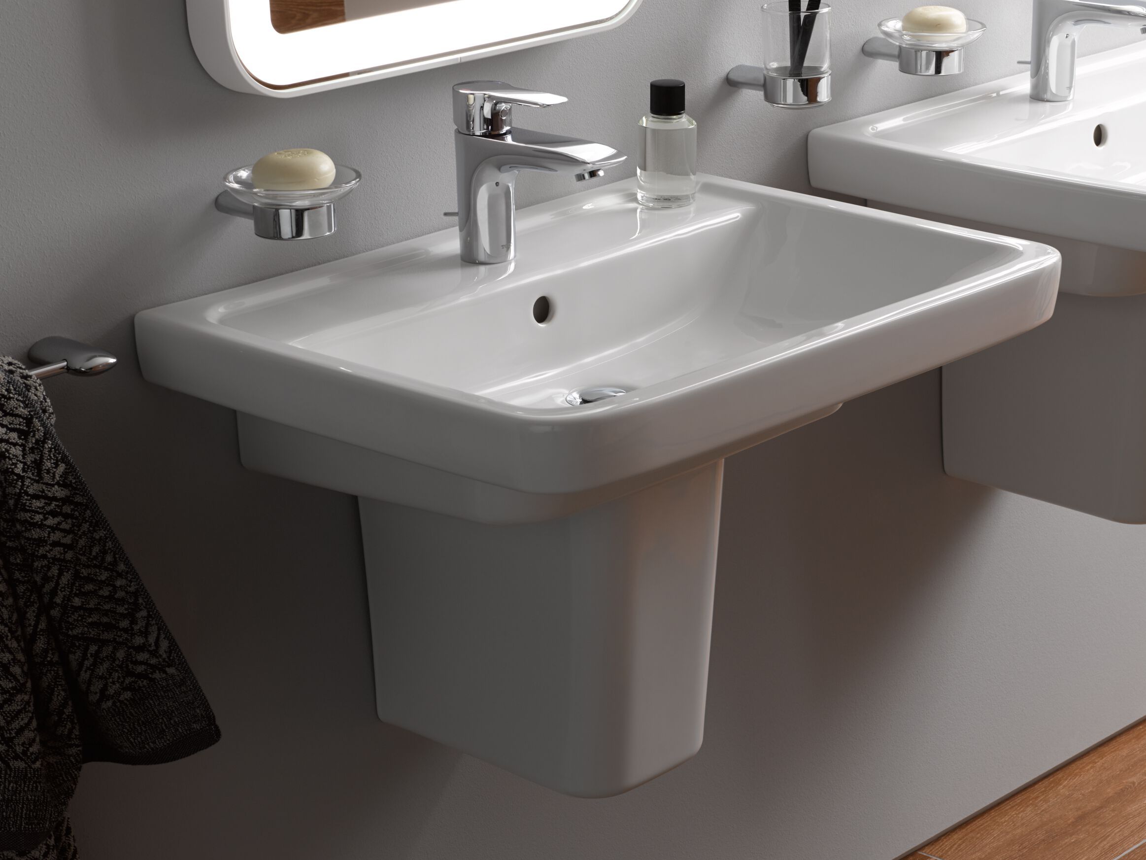 Керамическая прямоугольная подвесная раковина TOTO CF LW136Y ARCH-00006878