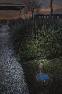 Солнечная напольная лампа для наружного освещения