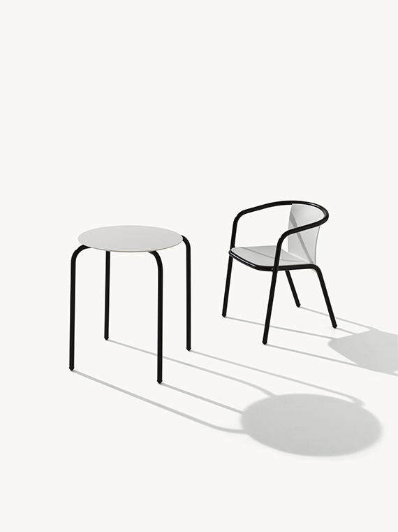 MX 518 Стол с рамой из анодированного алюминия с глянцевым или порошковым покрытием, штабелируемый. Et al. MX