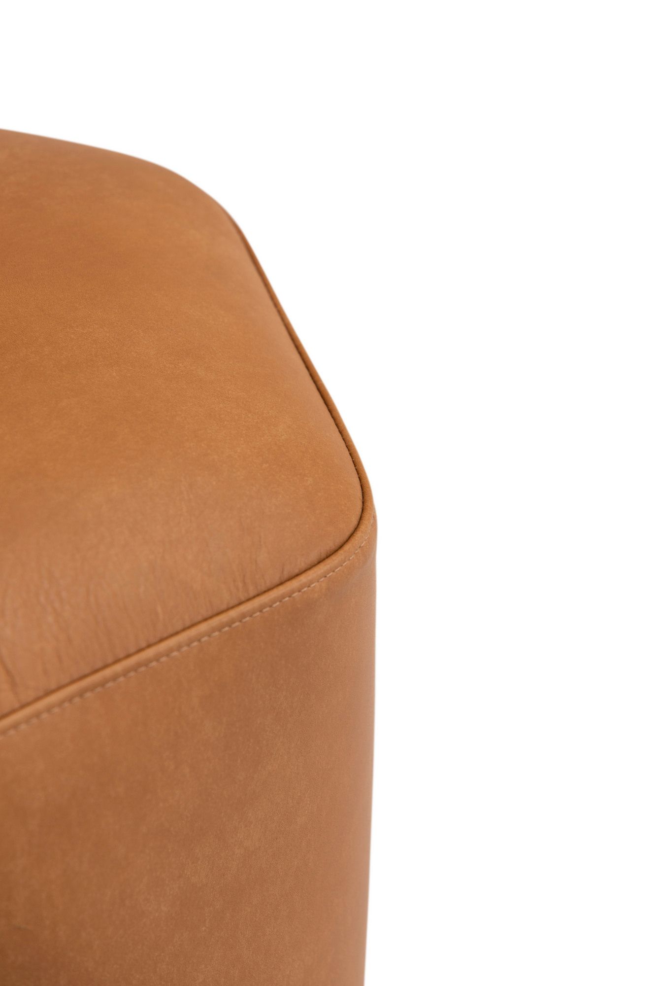 Кожаный пуфик для контракта Vergés Atay ARCH-00037773 - Вид №1