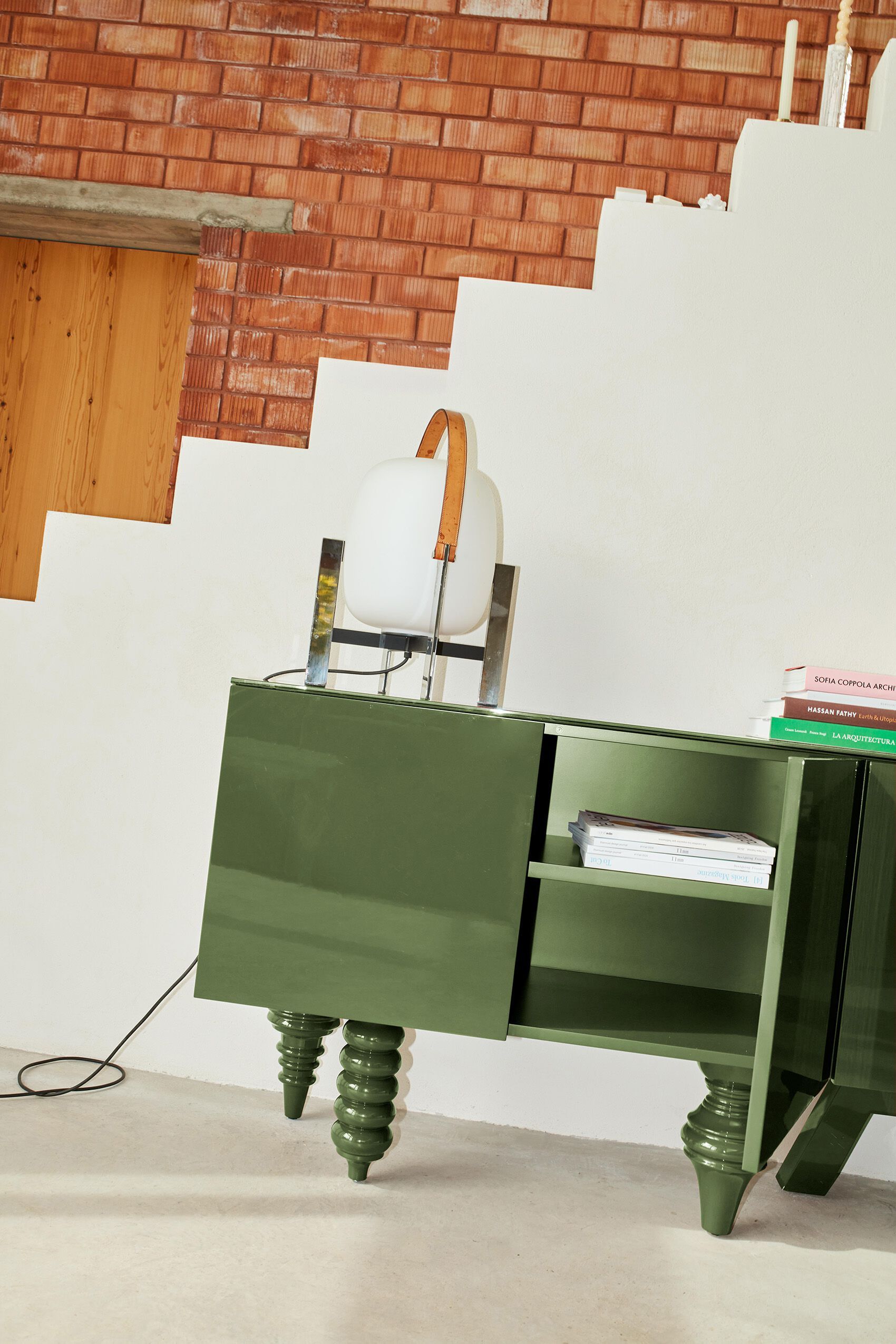 Шкаф из лакированного МДФ с распашными дверями BD Barcelona Multileg ARCH-00089777 - Вид №14