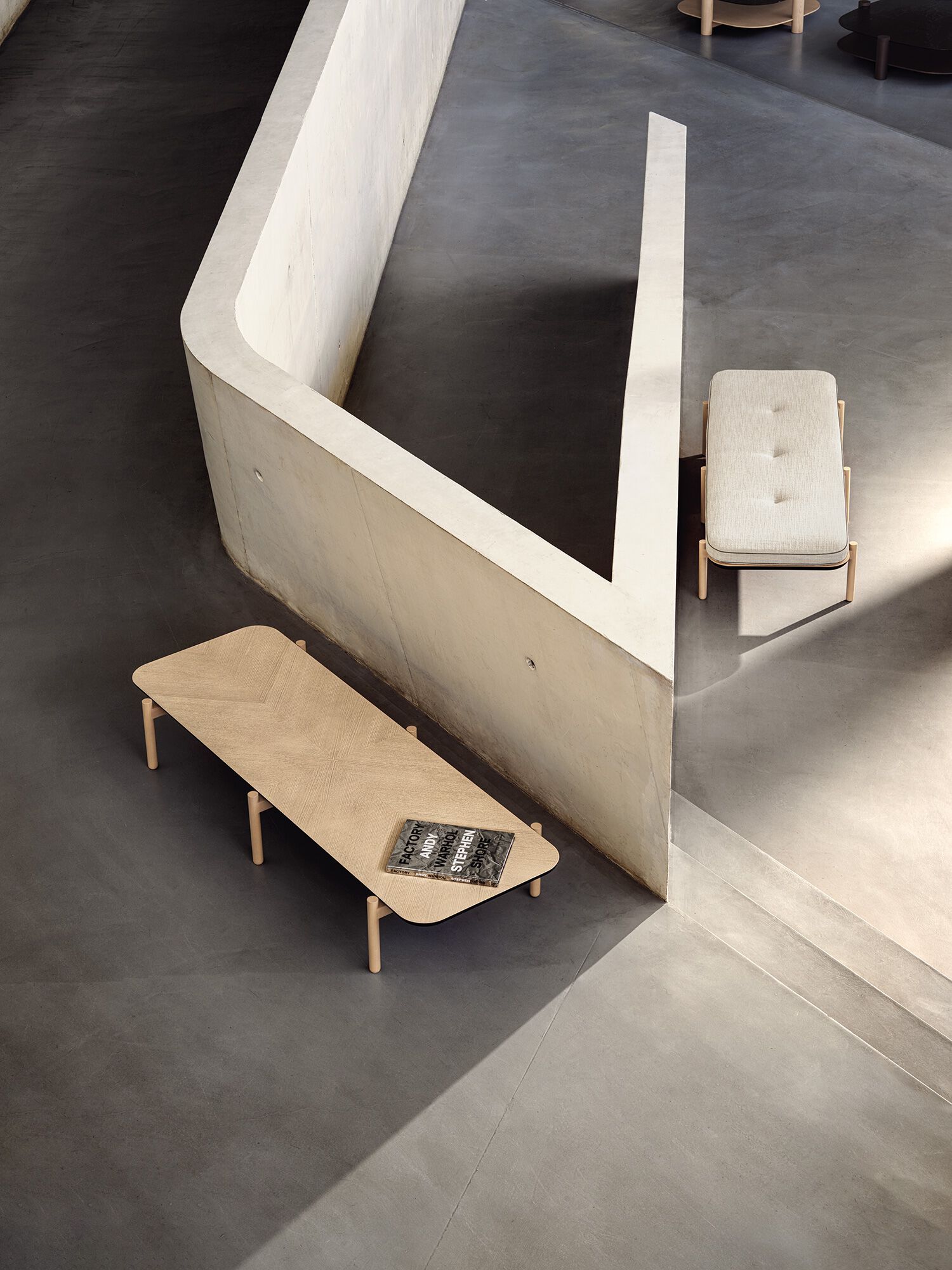 Низкий деревянный журнальный столик Frigerio Stepan ARCH-00043772 - Вид №6