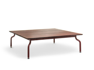 Низкий квадратный журнальный столик с столешницей из тика или лавового камня