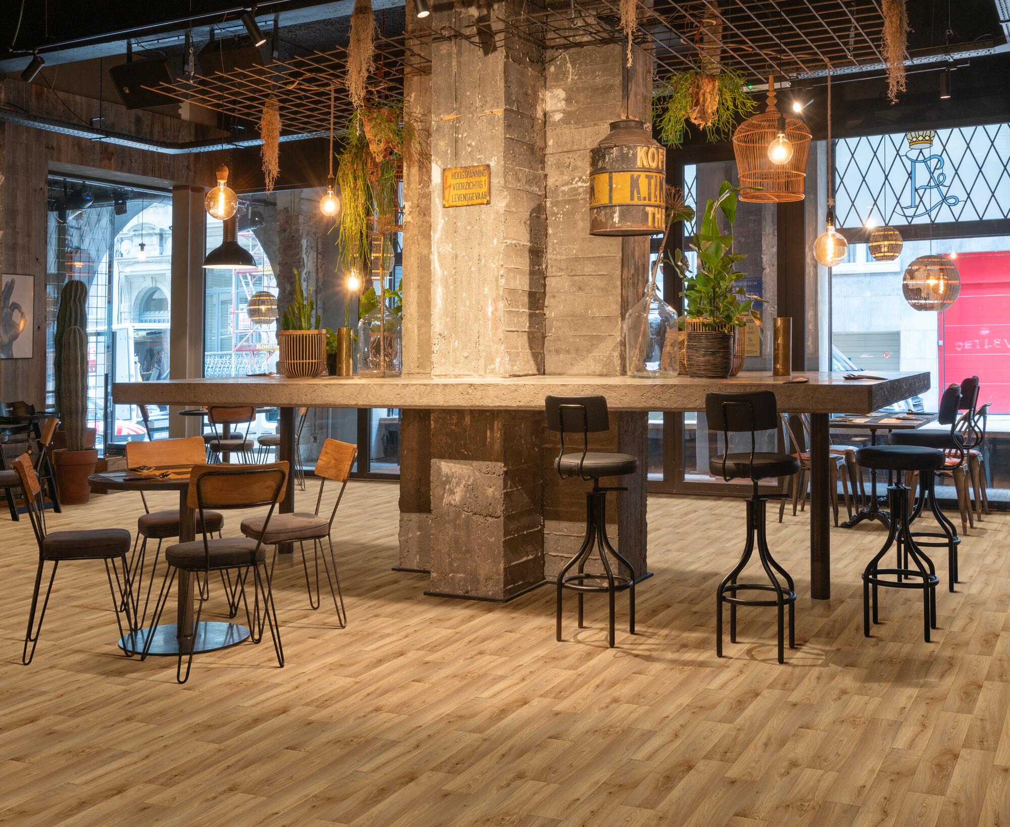 Нескользящий виниловый пол с эффектом дерева BEAUFLOR Titan ARCH-00033044 - Вид №2