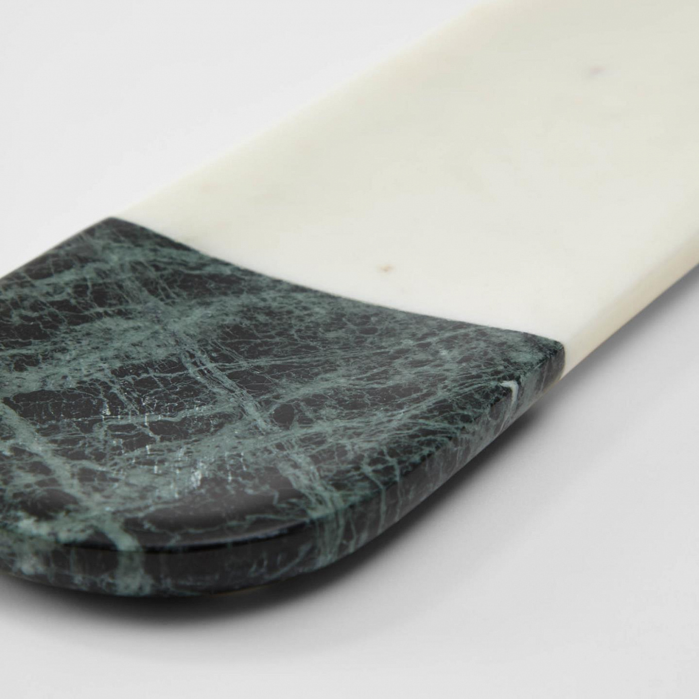 099825 Сервировочная доска Amilla из мрамора бело-зеленая La Forma Amilia 