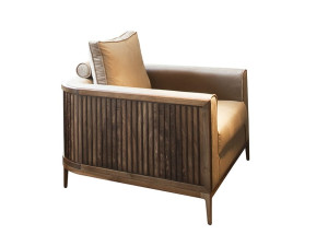 Кресло с подлокотниками