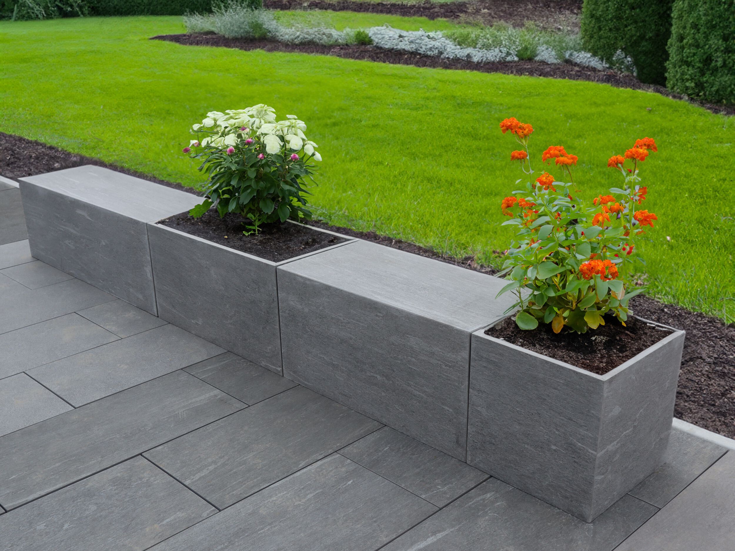 Спеченная каменная скамья со встроенной плантатором PIETRA SINTERIZZATA LONG ISLAND ARCH-00088520