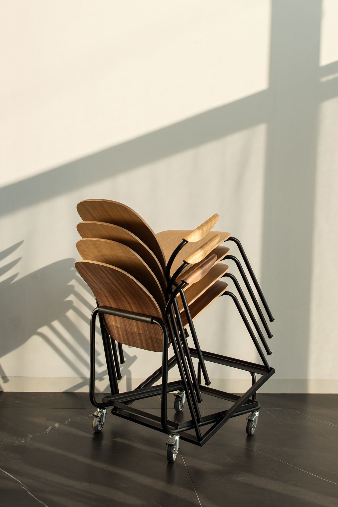 Штабелируемый дубовый стул с мягким сиденьем Gazzda Book ARCH-00145460 - Вид №4