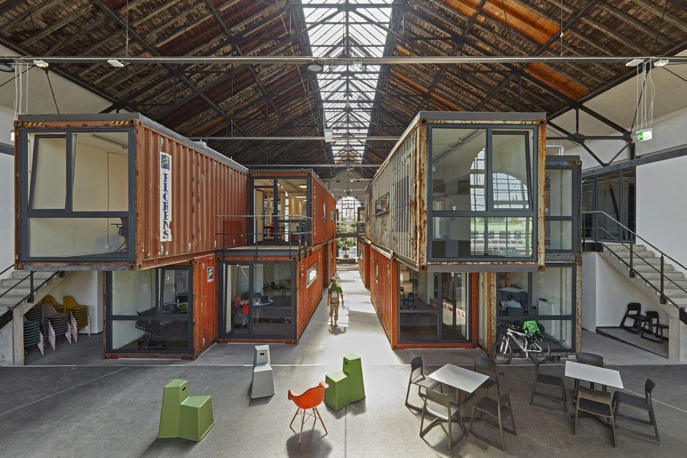 Мягкий тканевый стул с подлокотниками VITRA Eames Plastic Chair ARCH-00061576 - Вид №8