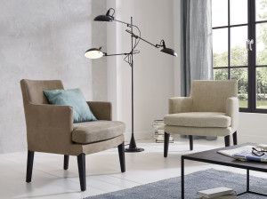 Тканевое кресло с подлокотниками